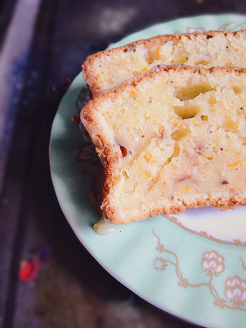 Plumcake alle clementine con rose, semi di papavero e cioccolato bianco4